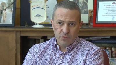 U Knjaževcu predsednik opštine kadrira i u poslastičarnici?